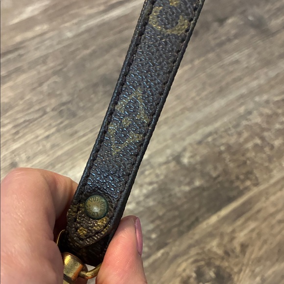 Louis Vuitton Brown and Gold Key Holder - Picture 4 of 6